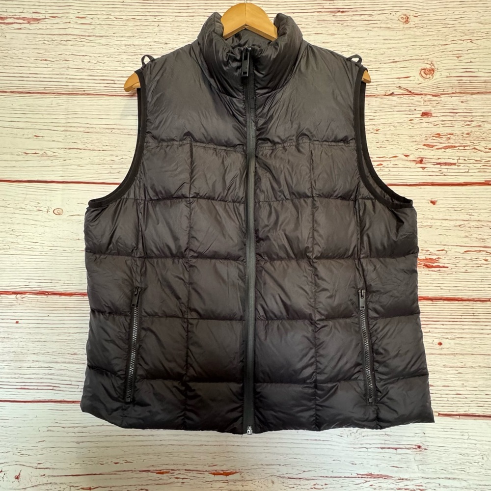 UGG Butte Down Puffer Vest in Black Sz L